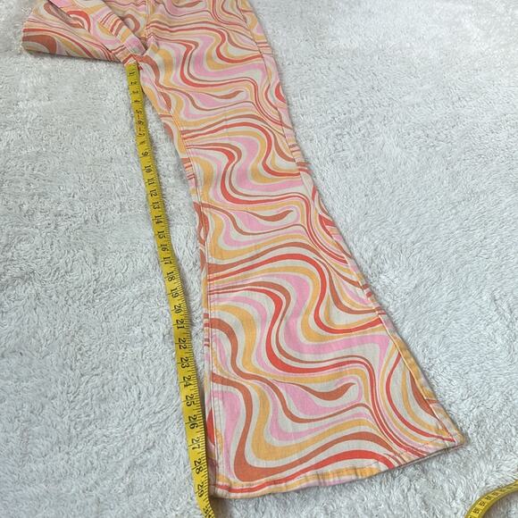 Easel Los Angeles Groovy patterned mod stretch high rise flare jeans, Medium - Picture 5 of 11